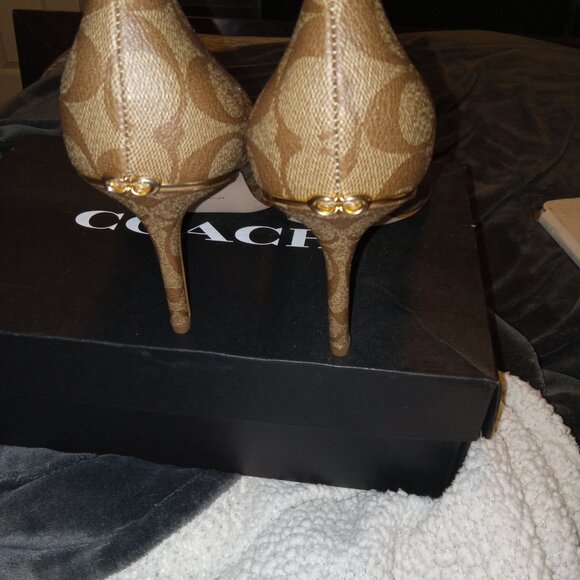 Coach heels Brand newl - Picture 2 of 2